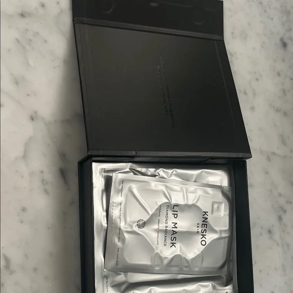 Knesko Diamond Radiance Face Mask Set - Picture 8 of 9